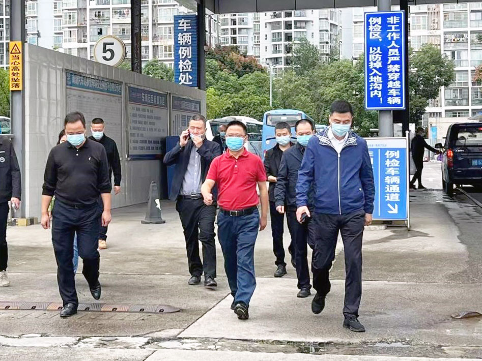 绵阳市交通运输局局长谭谱到海搏论坛运业绵阳公司、南湖汽车站进行国庆“黄金周”前安全出产及疫情防控查抄