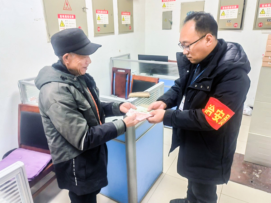 【春运纪实】拾金不昧暖人心，春运旅途添色彩